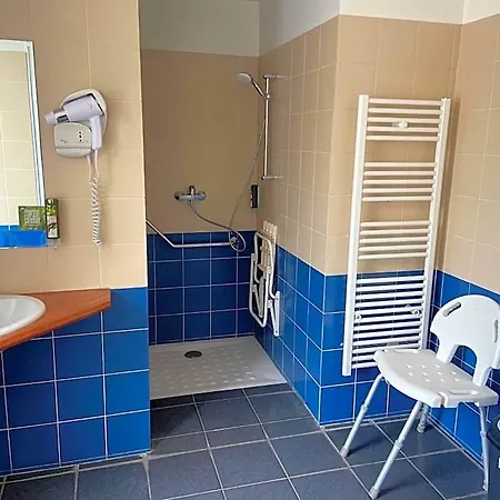 Logis - La Petite Rade Hotel 3*