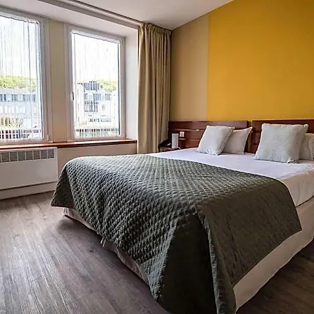 Hotel Logis - La Petite Rade 3*
