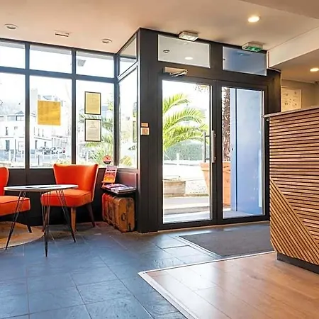 Hotel Logis - La Petite Rade Sainte-Adresse