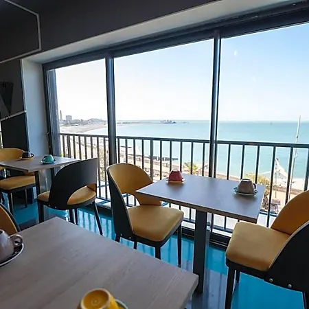 Hotel Logis - La Petite Rade 3*