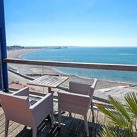 Logis - La Petite Rade Hotel 3*